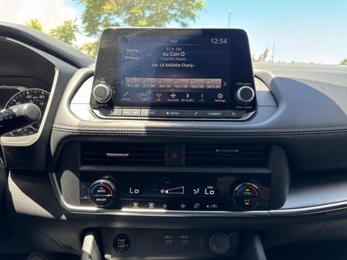 Used 2025 Nissan Rogue SV FWD image 17