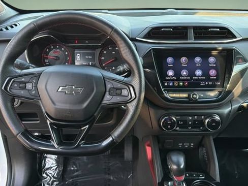 Used 2022 Chevrolet TrailBlazer RS w/ Sun and Liftgate Package FWD image 10