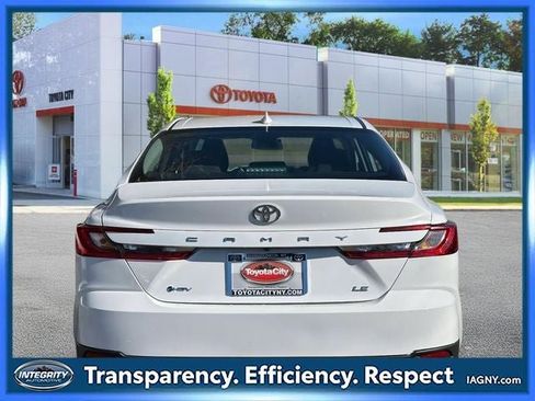 Used 2025 Toyota Camry LE image 5