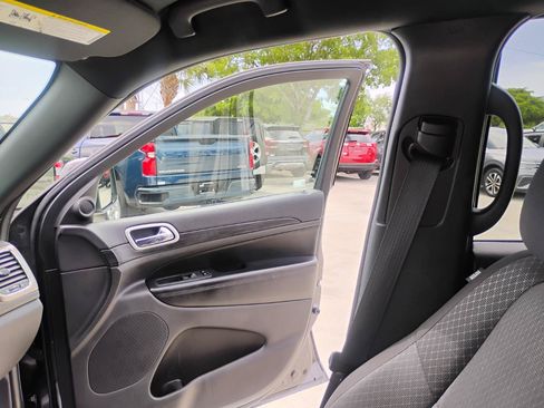 Used 2021 Jeep Grand Cherokee Laredo RWD image 76