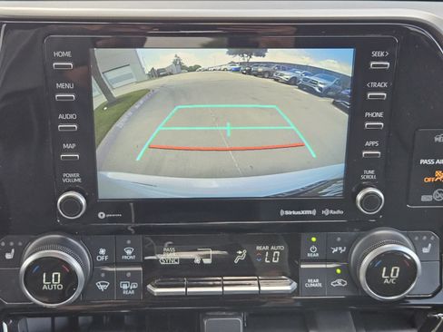 Used 2020 Toyota Highlander XLE FWD image 10
