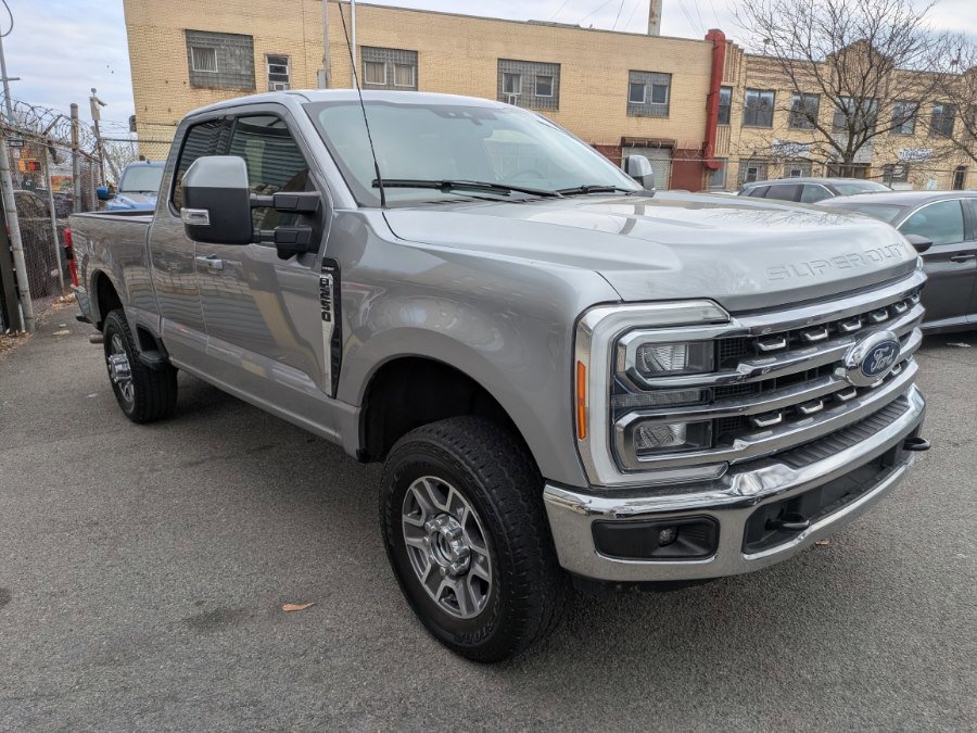 Used 2023 Ford F250 Lariat AWD/4WD image 3