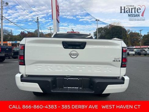 Certified 2025 Nissan Frontier SV image 4