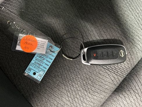 Used 2024 Nissan Rogue SV image 28