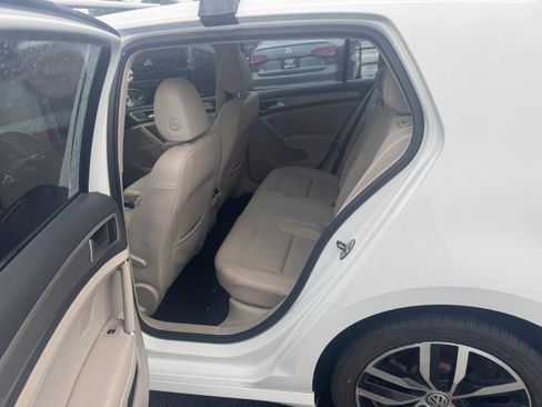 Used 2015 Volkswagen Golf SE w/ Golf Sport Package FWD image 5