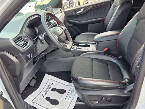 Certified 2025 Ford Escape ST-Line image 11