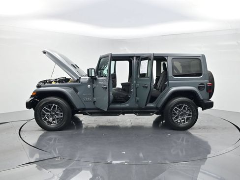 Used 2024 Jeep Wrangler Unlimited Sahara w/ Technology Group AWD/4WD image 26