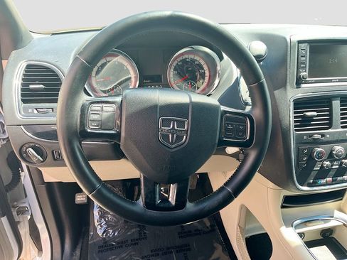 Used 2018 Dodge Grand Caravan SXT FWD image 11
