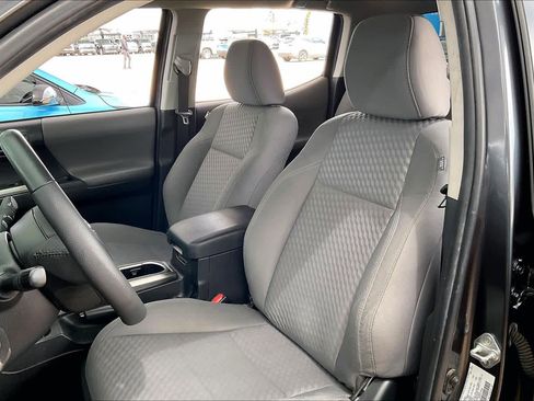 Used 2022 Toyota Tacoma SR5 RWD image 8