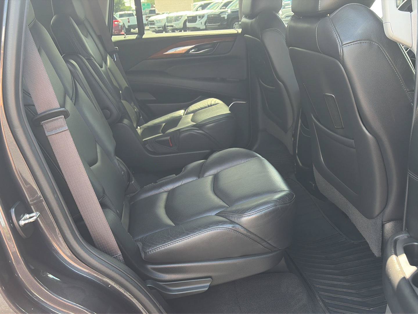 Used 2017 Cadillac Escalade Premium Luxury AWD/4WD image 23