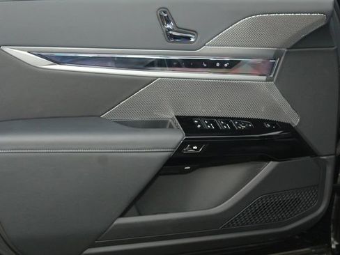 Used 2025 BMW i7 xDrive60 image 21