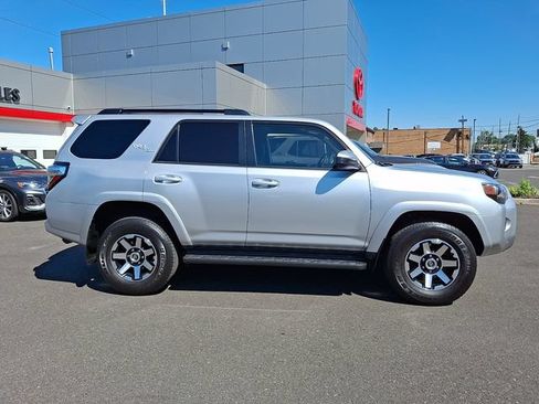 Certified 2022 Toyota 4Runner TRD Off-Road AWD/4WD image 7