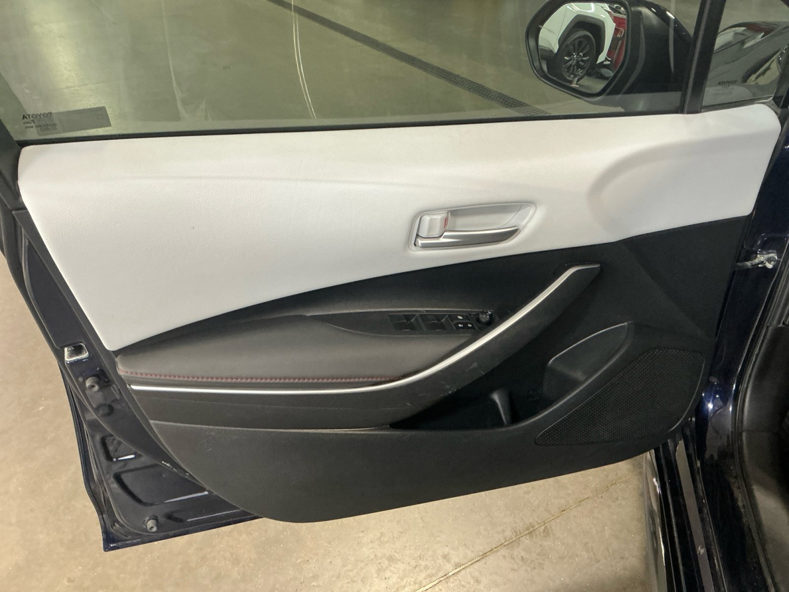 Used 2024 Toyota Corolla SE FWD image 13