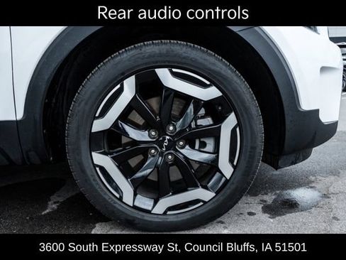 Used 2024 Kia Telluride EX w/ EX Captain's Chair Package AWD/4WD image 12