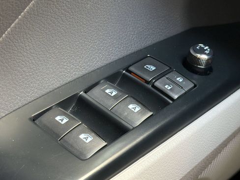 Used 2020 Toyota Camry XLE FWD image 27