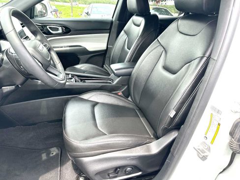 Used 2025 Jeep Compass Limited AWD/4WD image 17