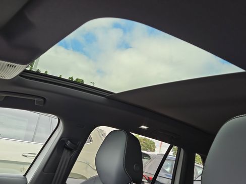 New 2026 Volkswagen Tiguan SE R-Line image 19