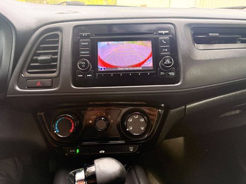 Used 2016 Honda HR-V LX image 17