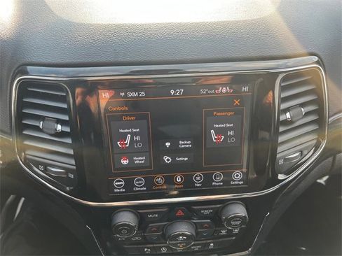 Used 2021 Jeep Grand Cherokee Laredo X image 25
