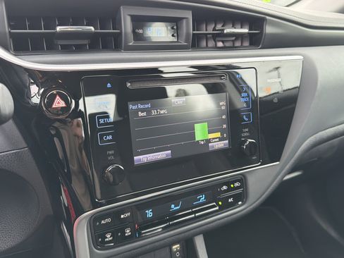 Used 2017 Toyota Corolla LE image 6