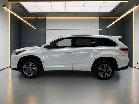 Used 2018 Toyota Highlander Limited Platinum image 2