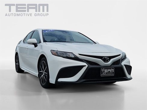 Used 2023 Toyota Camry SE image 1