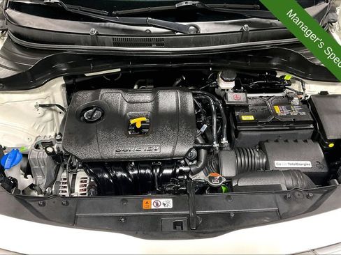 Used 2025 Kia Soul LX w/ LX Technology Package FWD image 11