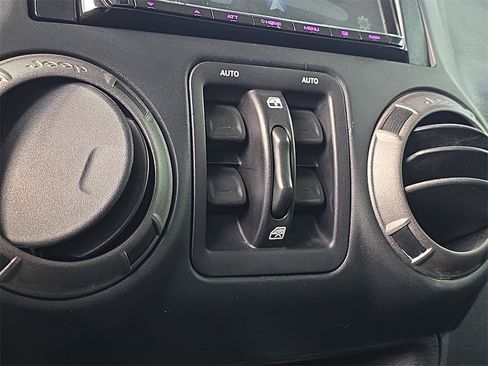 Used 2015 Jeep Wrangler Unlimited Rubicon w/ Dual Top Group image 29