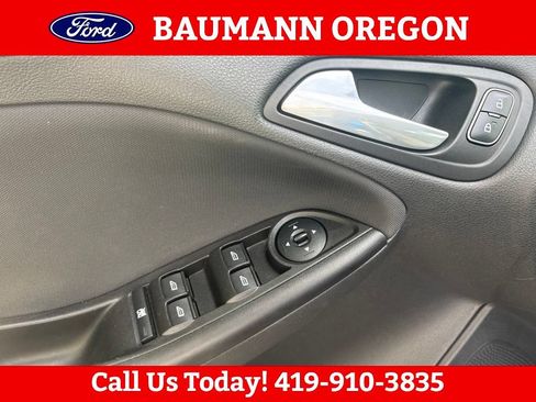 Used 2018 Ford Focus SE FWD image 15