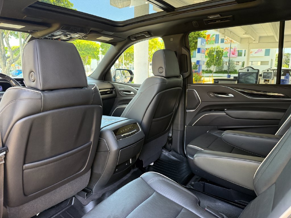 Used 2022 Cadillac Escalade ESV Sport RWD image 16