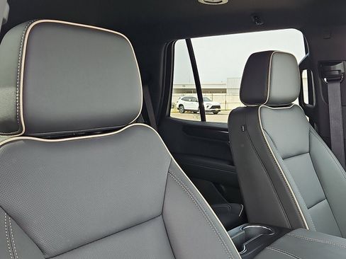 New 2026 GMC Yukon Elevation image 12