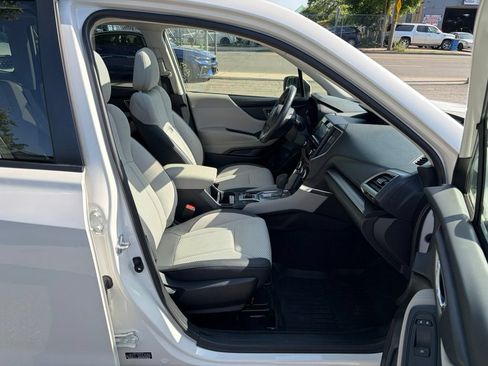 Used 2024 Subaru Forester Premium AWD/4WD image 32