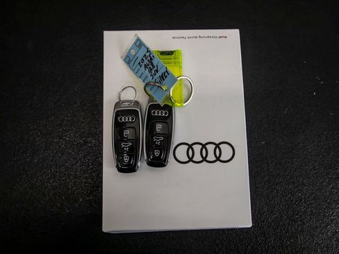 Used 2025 Audi Q8 Prestige image 46