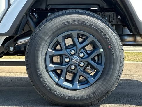 New 2026 Jeep Gladiator Sport AWD/4WD image 24