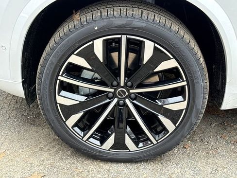 New 2026 Volvo XC90 B6 Ultra w/ Protection Package image 8