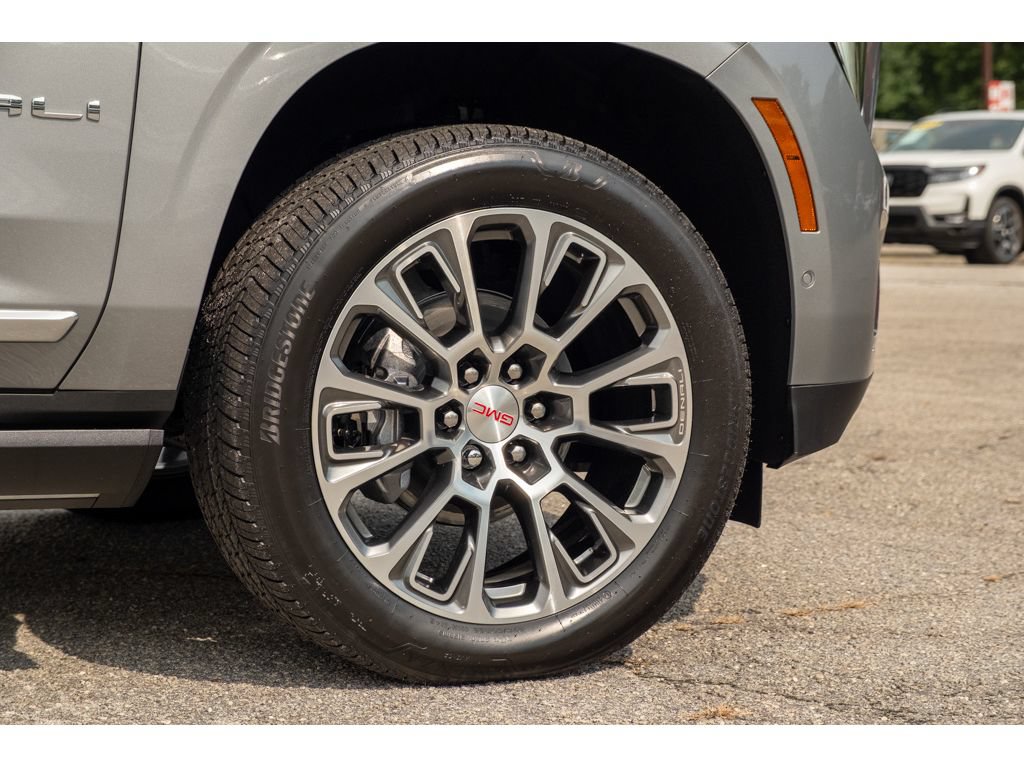 New 2026 GMC Yukon XL Denali w/ Denali Reserve Package AWD/4WD image 10