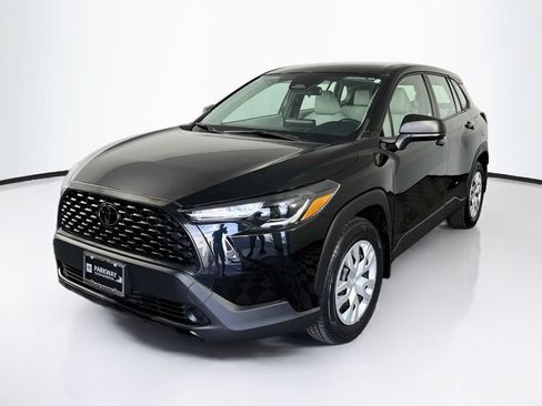 Used 2023 Toyota Corolla Cross L AWD/4WD image 3