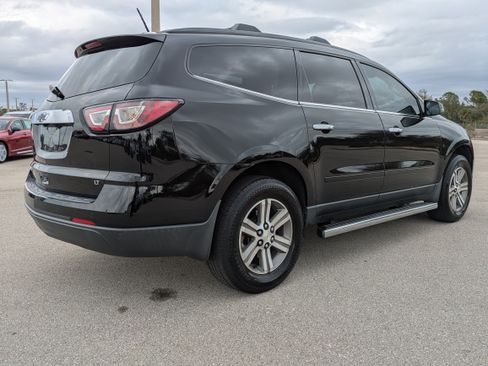 Used 2017 Chevrolet Traverse LT w/ LPO, 'HIT The Road' Package image 5