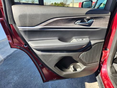 Used 2024 Jeep Grand Cherokee Limited w/ Luxury Tech Group II image 13