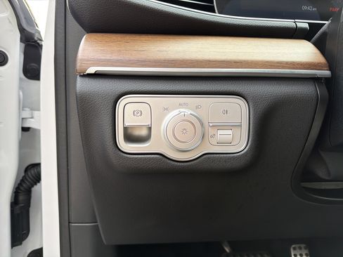 Certified 2025 Mercedes-Benz GLE 450e 4MATIC image 16