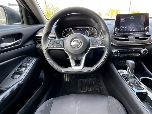 Used 2024 Nissan Altima 2.5 SV image 6
