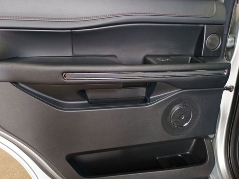 Used 2024 Ford Expedition Limited image 17