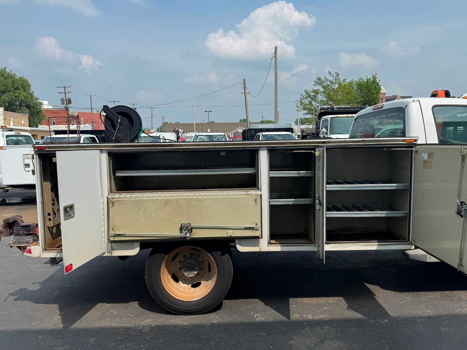Used 2015 Ford F550 2WD Regular Cab Super Duty image 4