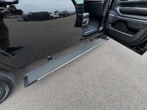 Used 2024 Jeep Wagoneer L Series II w/ Flexible Seating Group image 32