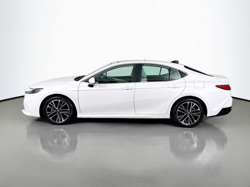 Used 2025 Toyota Camry XLE image 8