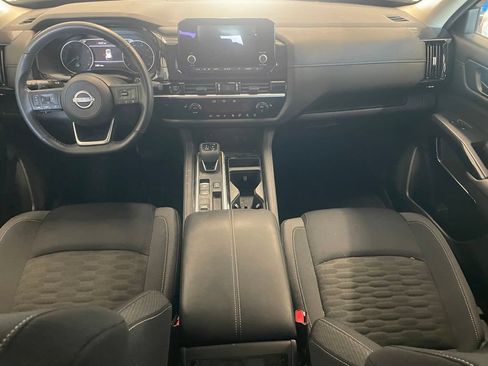 Certified 2025 Nissan Pathfinder SV FWD image 11