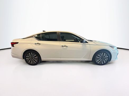 Used 2025 Nissan Altima 2.5 SV FWD image 10