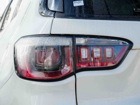 Used 2018 Jeep Compass Sport w/ Tech Group image 9