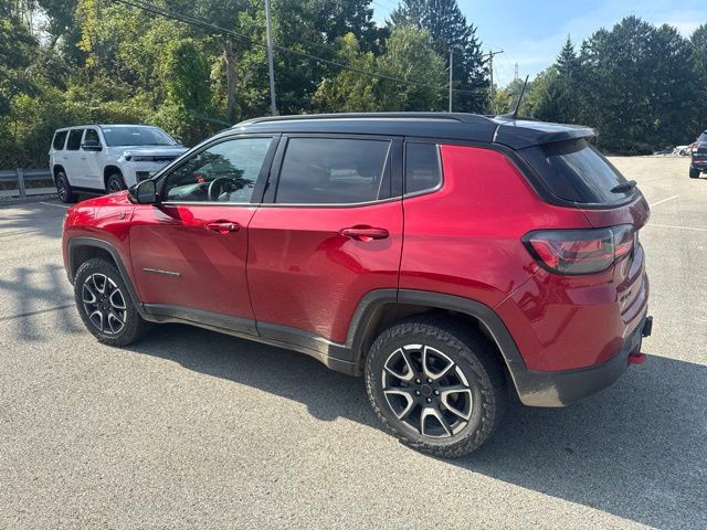 Certified 2025 Jeep Compass Trailhawk w/ Trailhawk Elite Group AWD/4WD image 12