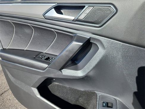 Certified 2022 Volkswagen Tiguan SE R-Line image 6